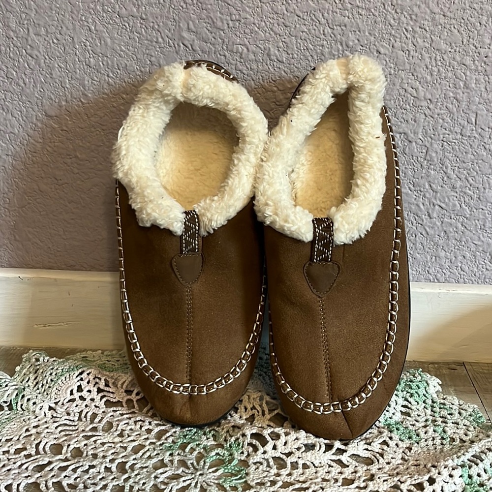 Northside faux fur/ Sherpa slippers Sz 10